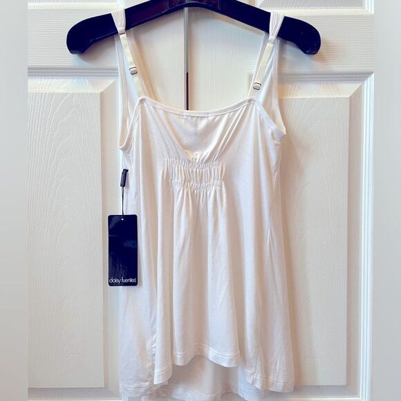 White Sleeveless Top NWT Size Medium - Picture 4 of 6